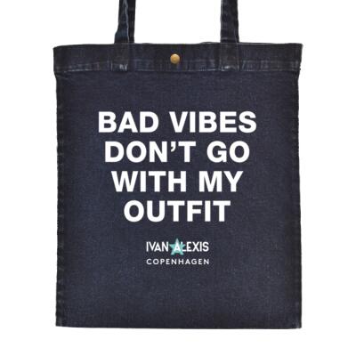 BAD VIBES DON´T GO WITH MY OUTFIT Thumbnail